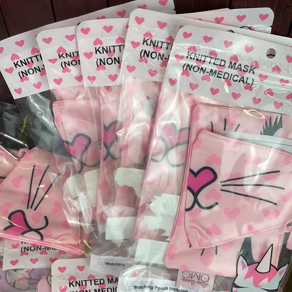 OMG girls kids masks w/ pouch. - Picture 3 of 5